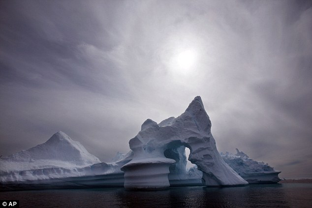 Research: The new figures mean that the ¿pause¿ in global warming has now lasted for about the same time as the previous period when temperatures rose, 1980 to 1996. This picture shows an iceberg melting in Eastern Greenland